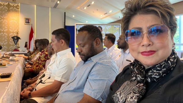 Maya Rymantir Ikuti Rapat Konsolidasi PURT DPD RI di Papua 8 Maya Rymantir Ikuti Rapat Konsolidasi PURT DPD RI di Papua