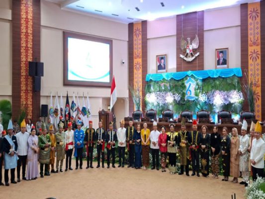 Bupati-Wabup Sangihe Kompak Hadiri HUT Sulut, Dorong Kolaborasi Pusat–Daerah Terluar 9 Bupati-Wabup Sangihe Kompak Hadiri HUT Sulut, Dorong Kolaborasi Pusat–Daerah Terluar