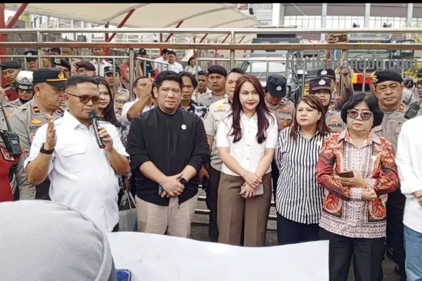 Negosiasi Sekretaris DPRD Niklas Silangen Bawa 20 Perwakilan Demonstran Duduk Bersama Anggota DPRD
