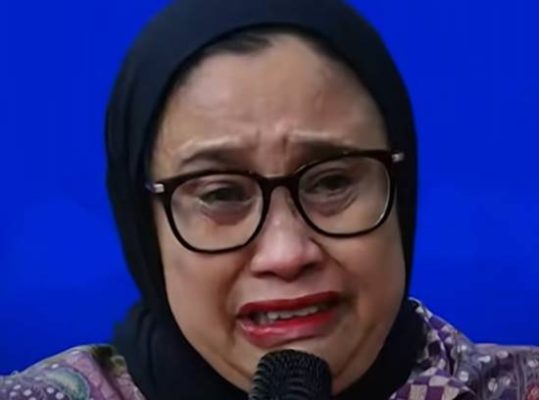 Tangis Wakil Ketua BGN Nanik Deyang Minta Maaf soal Kasus Keracunan MBG 1 Wakil Kepala Badan Gizi Nasional (BGN) Nanik S Deyang