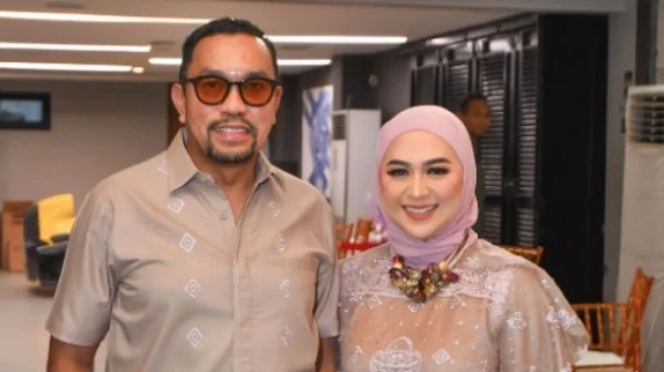 Ahmad Sahroni dan istrinya, Feby Belinda. [Instagram/@ahmadsahroni88] 