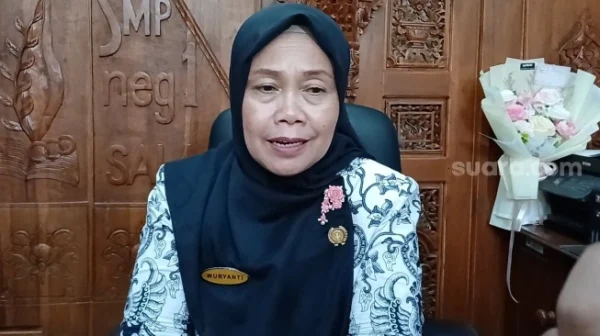 Kepala SMPN 1 Solo Wuryanti. (Suara.com/Ari Welianto)