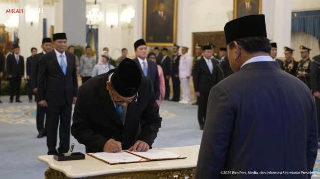 Prabowo Anugerahkan Pangkat Jenderal Kehormatan kepada Djamari Chaniago dan Ahmad Dofiri