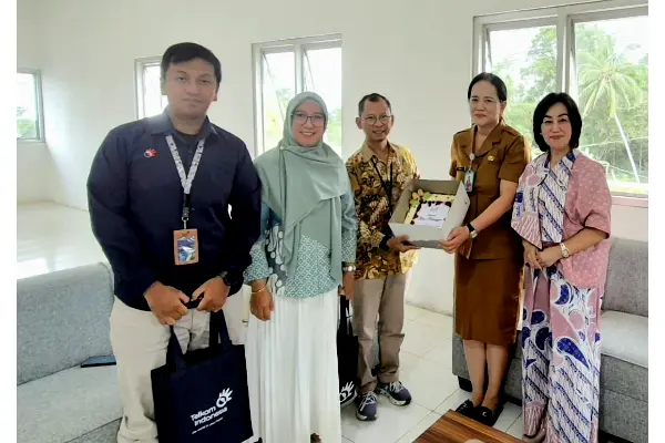 Telkom Witel Sumalut Kunjungi RS Anugerah Tomohon, Apresiasi di Hari Pelanggan Nasional