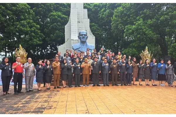 DPD Permesta Sulut Ikuti Ziarah Peringatan HUT ke-61 Sulawesi Utara 9 DPD Permesta Sulut Ikuti Ziarah Peringatan HUT ke-61 Sulawesi Utara