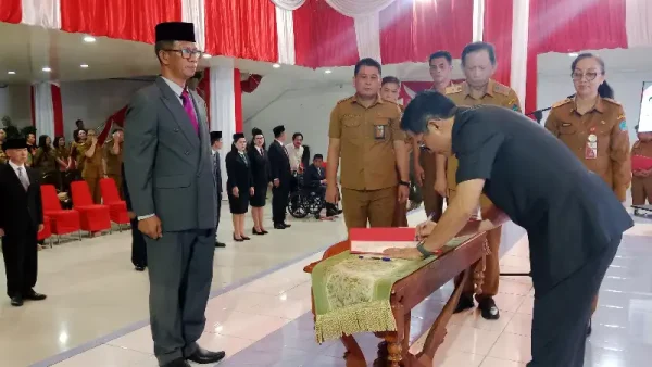 Joune Ganda Lantik Pejabat Eselon Dua, Sembilan Orang Dapat Tugas Baru