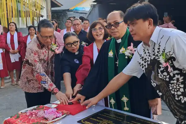 Bupati Joune Ganda: Pastori Dua GMIM Sesawi Watutumou Jadi Bukti Nyata Kasih Tuhan