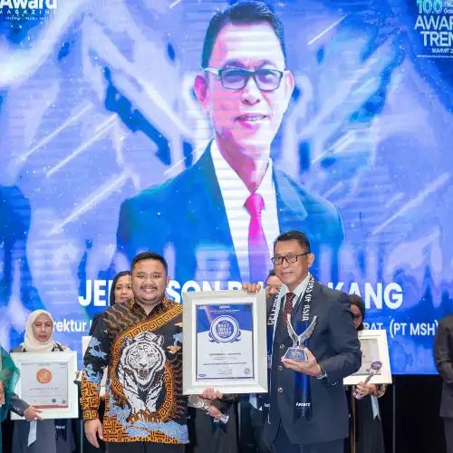 Jefferson R. Lungkang Raih Penghargaan “Best of The Best Leadership Award 2025” atas Kontribusi dalam Mendorong Investasi KEK Bitung