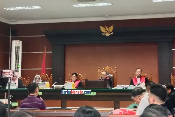 Pdt Hein Arina Dua Kali Menolak Permintaan Dana Hibah untuk ke Jerman