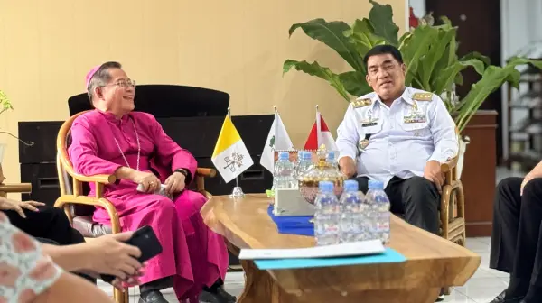 Dua Jam Penuh Makna: Gubernur Sulut dan Uskup Manado Duduk Bersama dan Berbagi Cerita