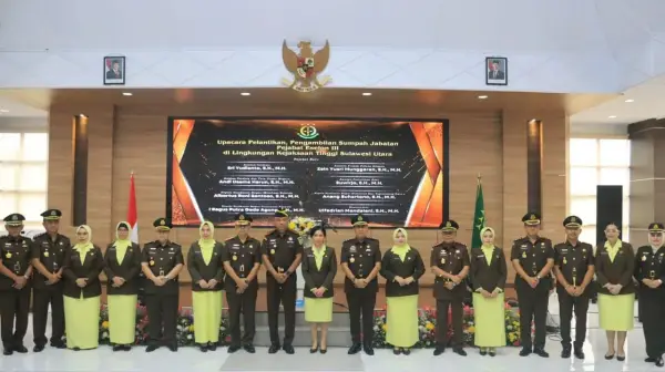 Jacob Hendrik Pattipeilohy Pimpin Pelantikan Pejabat Baru di Kejati Sulut