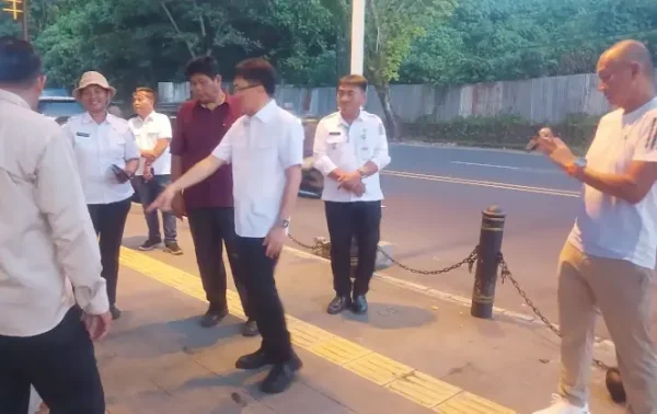 Andrei Angouw Didampingi Kadis DLH Manado Tinjau Lokasi Penataan Taman di MBW II