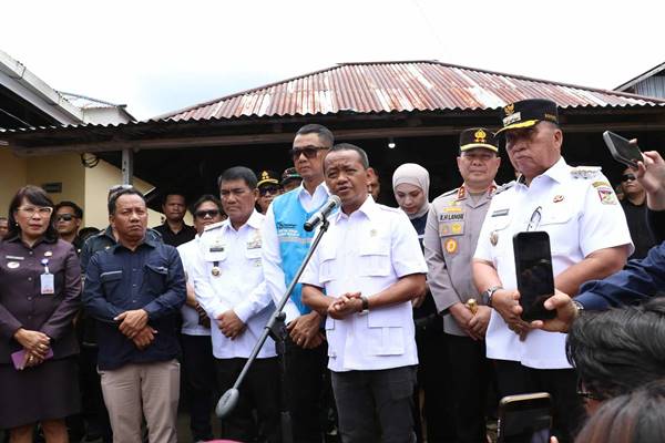 Menteri Bahlil Resmikan Program “Merdeka dari Kegelapan” di Kampung Halaman Presiden Prabowo, Gubernur Yulius Selvanus Dampingi Langsung