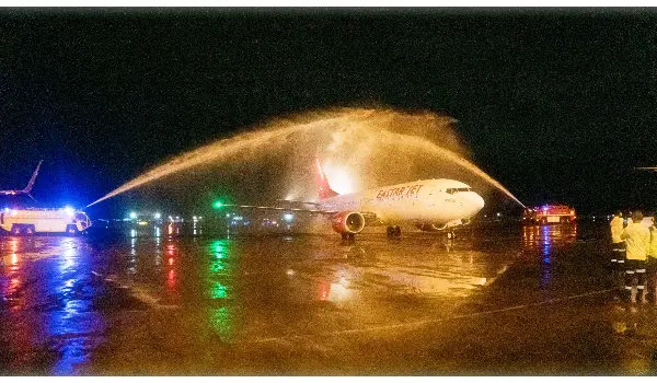 Pesawat Eastar Jet Mendarat Perdana di Bandara Sam Ratulangi Manado dari Seoul