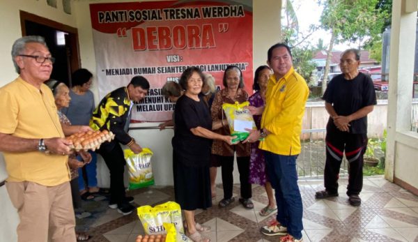HUT ke-61 Partai Golkar, Adrie Kamasi Pimpin Kader Golkar Minahasa Ziarah dan Aksi Sosial 9 HUT ke-61 Partai Golkar, Adrie Kamasi Pimpin Kader Golkar Minahasa Ziarah dan Aksi Sosial
