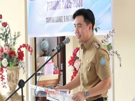 Bupati Michael Thungari Hadiri Pelantikan LKK dan Sertijab Camat Tahuna Barat
