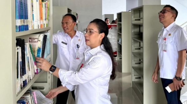 Vanda Sarundajang Ajak Masyarakat Minahasa Manfaatkan Pusat Literasi