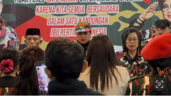 Maya Rumantir Bekali Calon Pengurus LMP Markas Cabang Kota Manado