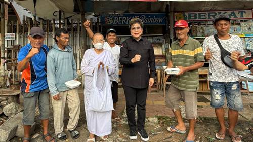 Maya Rumantir Bergai berkat dan Sapa Generasi Muda Manado 10 Maya Rumantir Bergai berkat dan Sapa Generasi Muda Manado