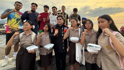Maya Rumantir Bergai berkat dan Sapa Generasi Muda Manado