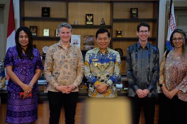 Wagub Sulut Victor Mailangkay Terima Dubes Australia: Pariwisata hingga Investasi Jadi Fokus Kemitraan Strategis 1 Pertemuan ini membuka jalan bagi penguatan kerja sama bilateral yang menjanjikan