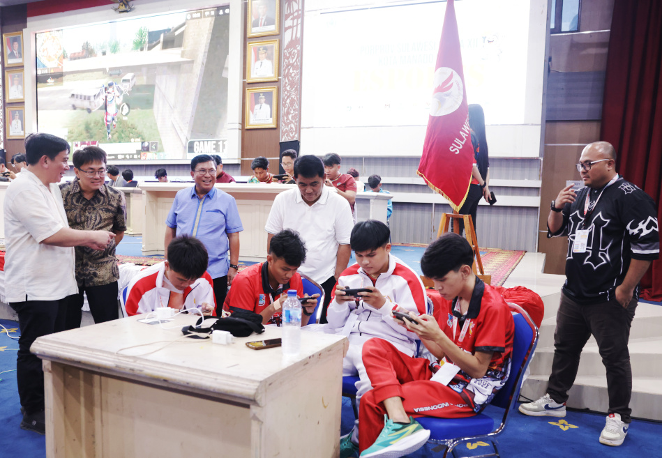 Saksikan Laga Final E-Sport, Gubernur Yulius Selvanus Sebut Hal Menarik ini