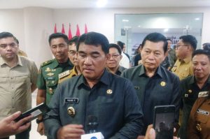 Gubernur Yulius Selvanus Ajak Guru Terus Berinovasi pada Upacara Hari Guru Nasional 2025 di Sulut