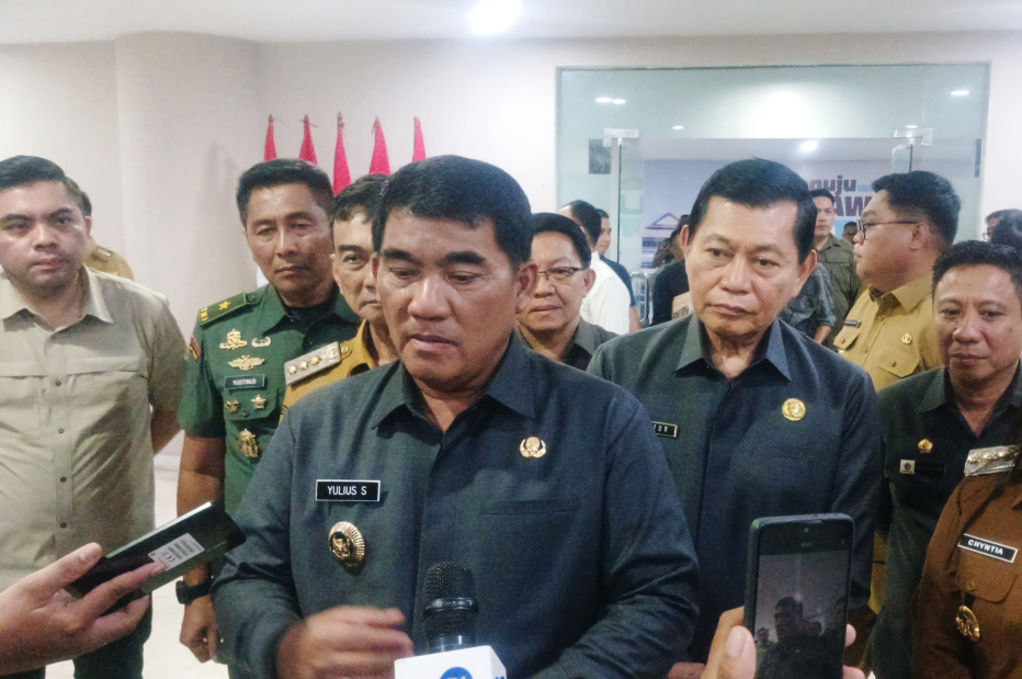 Gubernur Yulius Selvanus Ajak Guru Terus Berinovasi pada Upacara Hari Guru Nasional 2025 di Sulut