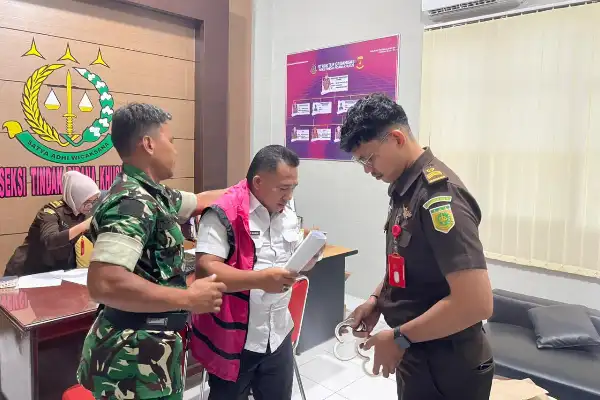 Pemeriksaan Tujuh Jam Berujung Borgol: Kejari Minut Tahan Kumtua Laikit