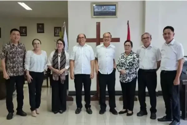 Kepemimpinan BPMS Sempat Dipolemikkan, Pdt Adolf Minta Maaf Kepada Jemaat GMIM 1 Kepemimpinan BPMS Sempat Dipolemikkan, Pdt Adolf Minta Maaf Kepada Jemaat GMIM