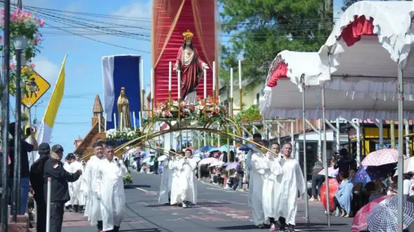 Salib vs Takhta: Kristus Raja Menggugat Oligarki Indonesia