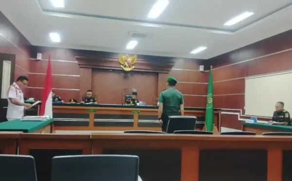 Oditur Militer Tuntut Serka Donny Tawera Penjara Satu Tahun dan Pecat Dari TNI 8 Oditur Militer Tuntut Serka Donny Tawera Penjara Satu Tahun dan Pecat Dari TNI