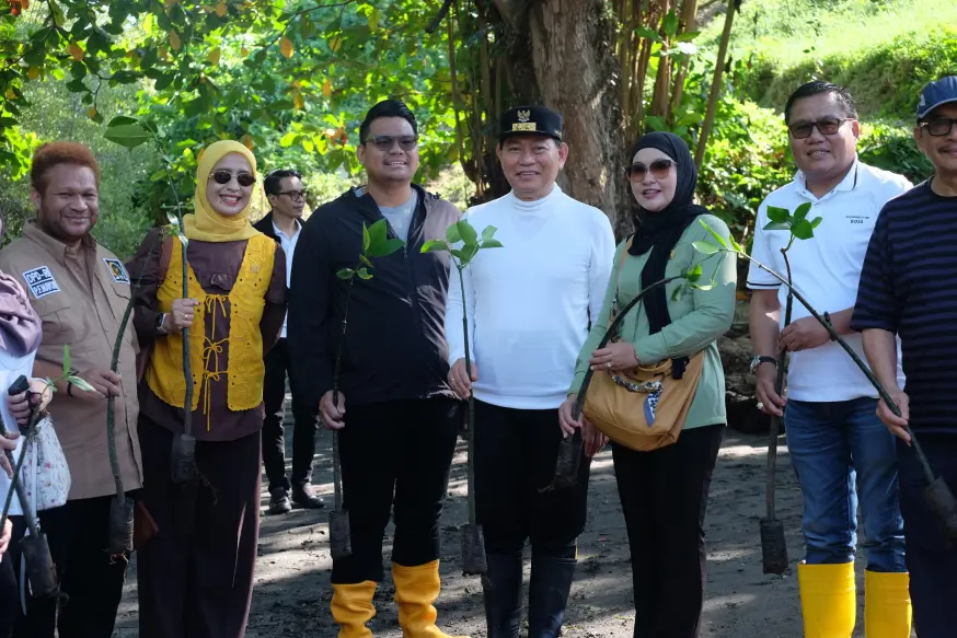 Pemerintah Pusat dan Pemprov Sulut Tanam Mangrove di Kawasan Grand Luley Manado
