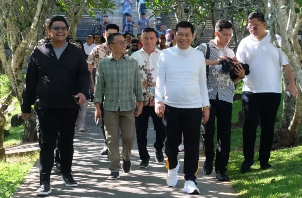 Pemerintah Pusat dan Pemprov Sulut Tanam Mangrove di Kawasan Grand Luley Manado