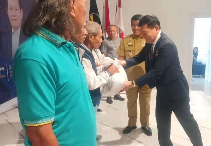 Rayakan HUT ke-14, Partai NasDem Sulut Tebar Kasih untuk Warga Sekitar