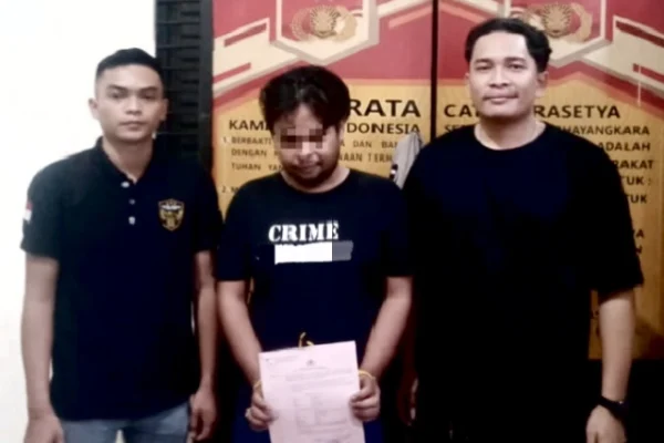 Lecehkan Perempuan Didalam Mobil, Oknum Wartawan di Manado ini Sempat Mengaku Anggota Polri 1 Lecehkan Perempuan Didalam Mobil, Oknum Wartawan di Manado ini Sempat Mengaku Anggota Polri