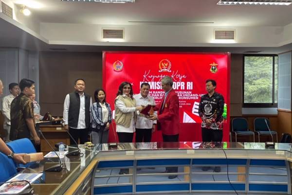 Christiany Eugenia Paruntu Tekankan Penguatan Regulasi Perlindungan Konsumen dalam Kunker Komisi VI DPR RI ke Makassar