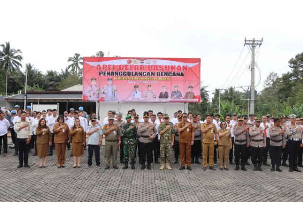 Bupati Kandoli Kandoli Pimpin Apel Gelar Pasukan di Polres Mitra, Pastikan Kesiapan Penanganan Bencana. 9 Bupati Kandoli Kandoli Pimpin Apel Gelar Pasukan di Polres Mitra, Pastikan Kesiapan Penanganan Bencana.