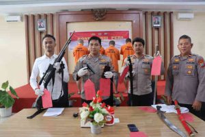 Gelar Konferensi Pers, Polres Mitra Ungkap Kasus Geng Perampok Bersenjata di Ratatotok.