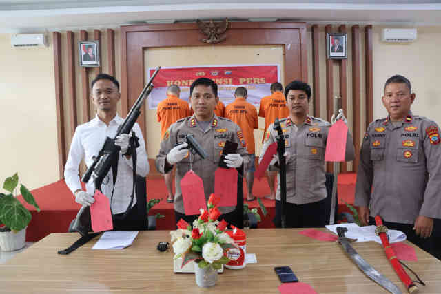 Gelar Konferensi Pers, Polres Mitra Ungkap Kasus Geng Perampok Bersenjata di Ratatotok.