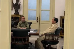 Prabowo Subianto dan Sufmi Dasco Bahas Ojol Serta Isu Kerakyatan di Istana Merdeka