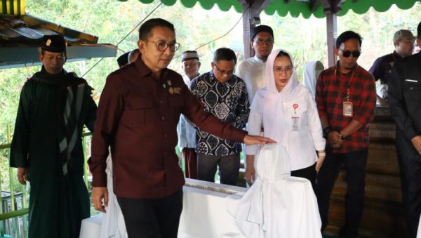 Vanda Sarundajang Dampingi Fadli Zon ke Makam Kyai Modjo dan Benteng Moraya