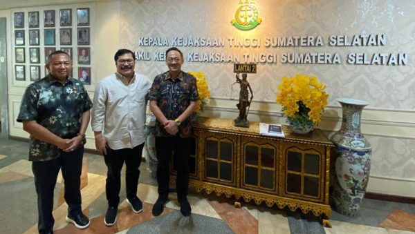 Jan Maringka Puji Kajati Sumsel Ketut Sumadena
