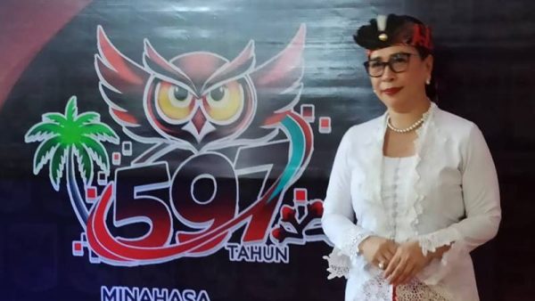 Vanda Sarundajang Tampil Simpatik dengan Ikat Kepala Ini di Hari Jadi Minahasa