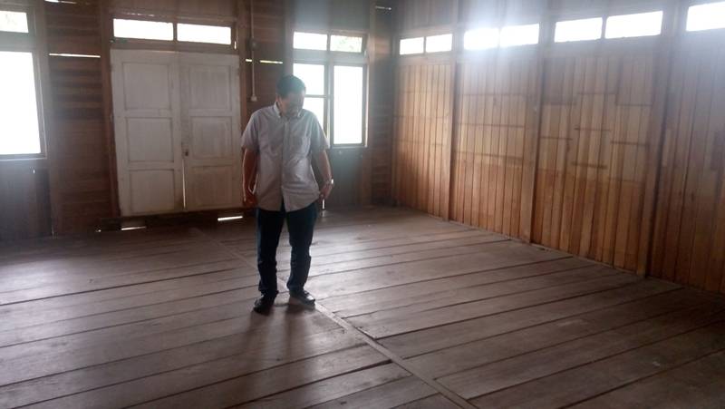 Galeri Foto Tugu Pers Mendur Kosong, Maya dan Yulius Teteskan Air Mata