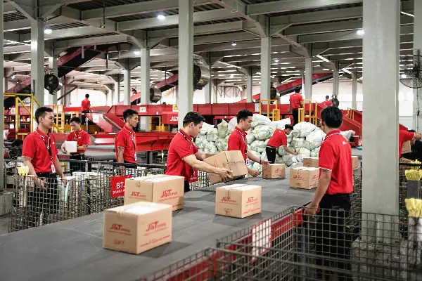 Belanjaan Netizen Menggila! J&T Express Pecahkan Rekor Pengiriman Global 100 Juta Paket