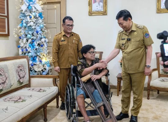 Wagub Victor Mailangkay Serahkan Kursi Roda, Wujud Kepedulian Nyata bagi Penyandang Disabilitas