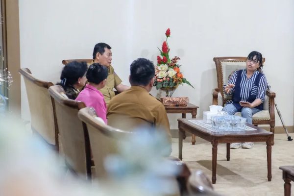 Wagub Victor Mailangkay Serahkan Kursi Roda, Wujud Kepedulian Nyata bagi Penyandang Disabilitas