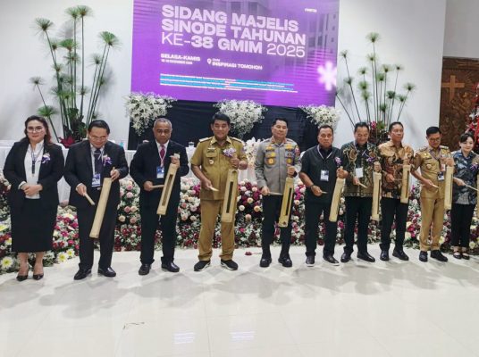 Hadiri SMST ke-38 GMIM, Gubernur Yulius Selvanus Sebut Hal Penting ini 8 Hadiri SMST ke-38 GMIM, Gubernur Yulius Selvanus Sebut Hal Penting ini