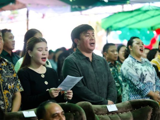 Natal di Mopuya, Gubernur Yulius Selvanus Tunaikan Janji Ambulans dan Perkuat Poros Sinergi di Bolmong Raya